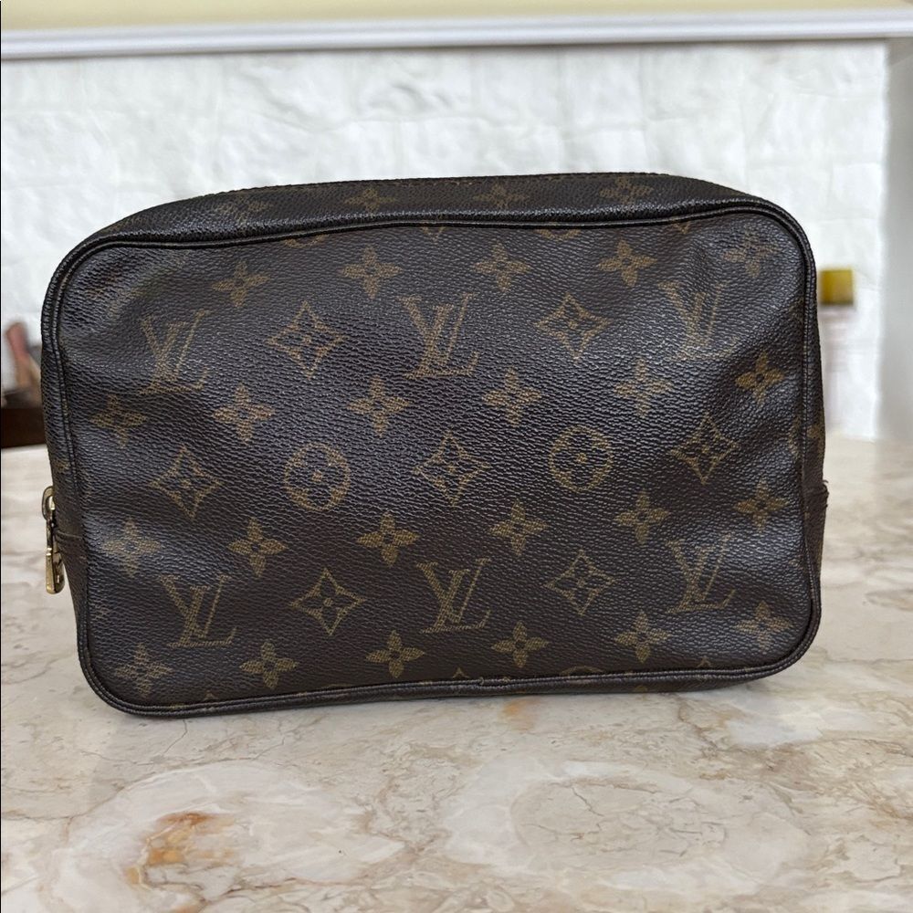 Auth LOUIS VUITTON Trousse Toilette 23 Monogram Cosmetics Pouch Bag